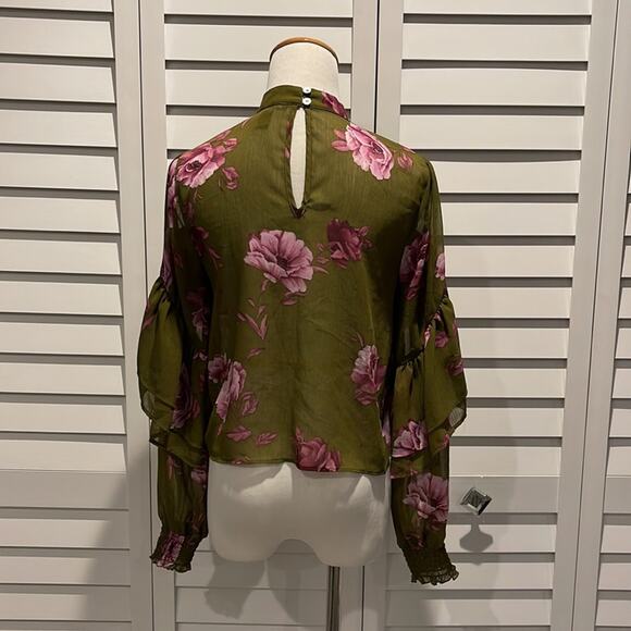 Forever 21 Pre loved gorgeous Floral Ruffle Top with long Sleeves. - Picture 6 of 10